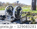 鉄道最高地点にある鉄道神社の御神体の車輪 129083281