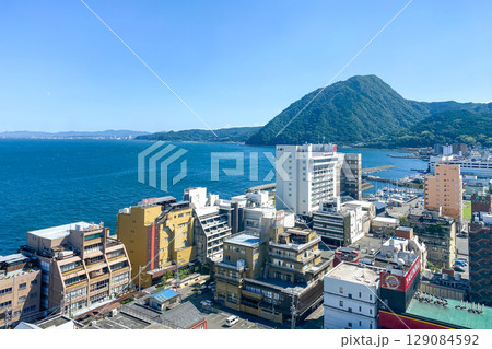 別府市街地と別府港高崎山 別府市街地と別府港高崎山 129084592
