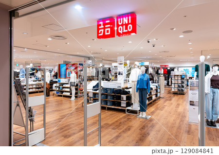 ユニクロ ミッテン府中店でショッピング　ファッション　東京都府中市宮町 129084841