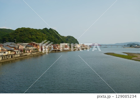 夕暮れ時の串本町古座の町 夕暮れ時の串本町古座の町 129085234