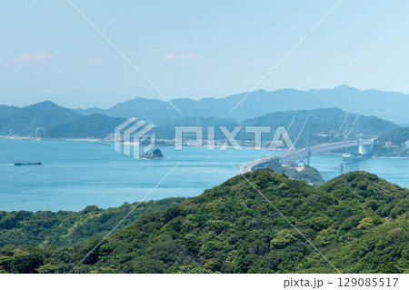 淡路島から見た鳴門海峡と大鳴門橋 淡路島から見た鳴門海峡と大鳴門橋 129085517