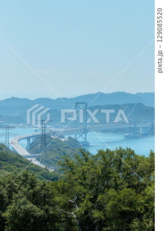 淡路島から見た鳴門海峡と大鳴門橋 淡路島から見た鳴門海峡と大鳴門橋 129085520