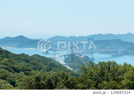 淡路島から見た鳴門海峡と大鳴門橋 129085524