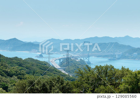淡路島から見た鳴門海峡と大鳴門橋 129085560
