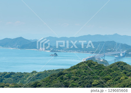淡路島から見た鳴門海峡と大鳴門橋 129085608