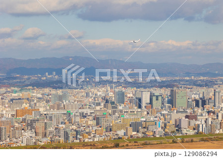 大阪都市風景　梅田スカイビル　空中庭園展望台からの眺望 129086294