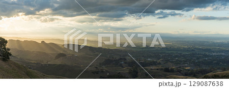 ニュージーランド　ホークス・ベイ地方にあるテ・マタ・ピーク頂上からの風景 129087638