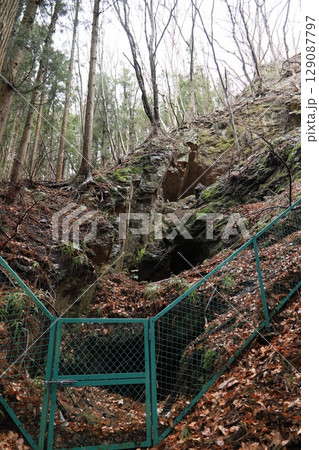 中小坂鉄山跡（坑道群） 129087797