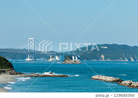 鳴門海峡と大鳴門橋(徳島側からの眺め) 鳴門海峡と大鳴門橋(徳島側からの眺め) 129088560
