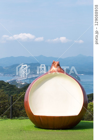 鳴門海峡と大鳴門橋（淡路島からの眺め） 129088938