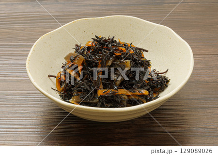 和食の定番 ひじきの煮物 和食の定番 ひじきの煮物 129089026