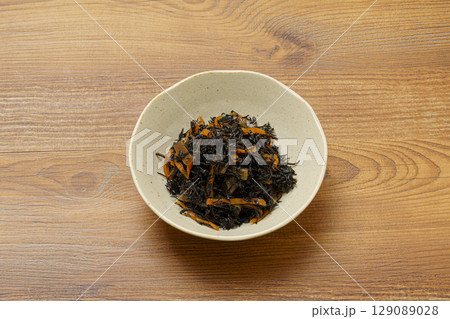 和食の定番 ひじきの煮物 和食の定番 ひじきの煮物 129089028