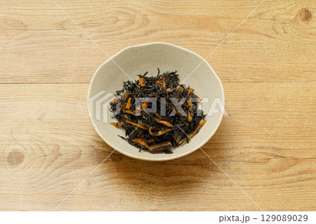 和食の定番 ひじきの煮物 和食の定番 ひじきの煮物 129089029