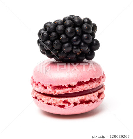 Small tasty sweet original classic macaroon cake with fresh blackberry on top isolated on white studio background 129089265