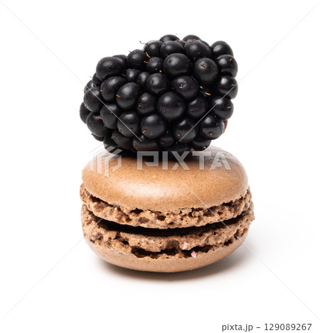 Small tasty sweet original classic macaroon cake with fresh blackberry on top isolated on white studio background Small tasty sweet original classic macaroon cake with fresh blackberry on top isolated on white studio background 129089267