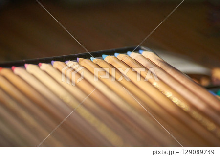 close up of colorful wooden pencils arranged in a case for artistic drawing 129089739