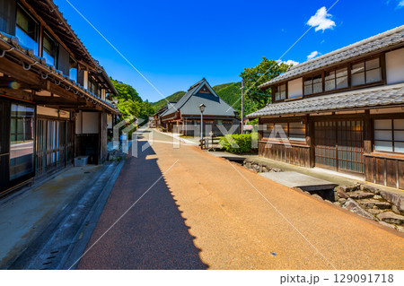 福井県　重要伝統的建造物群保存地区　熊川宿の町並み 129091718