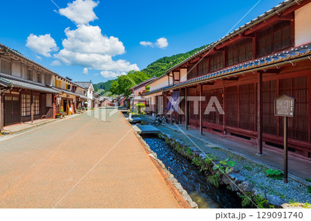 福井県　重要伝統的建造物群保存地区　熊川宿の町並み 129091740