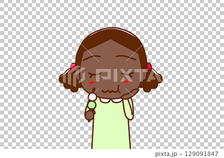 (上身正面圖)一位非洲小女孩正在享用美味的三種餃子。 (上身正面圖)一位非洲小女孩正在享用美味的三種餃子。 129091847