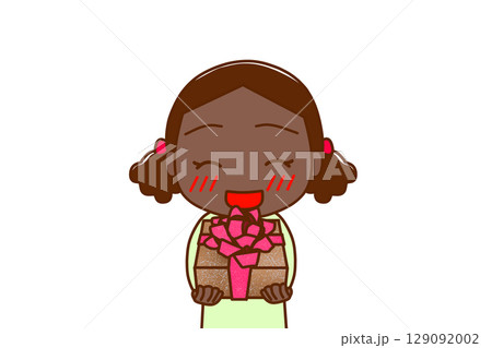 （上半身正面）お祝いの花束を笑顔で渡そうとするアフリカ系少女 129092002