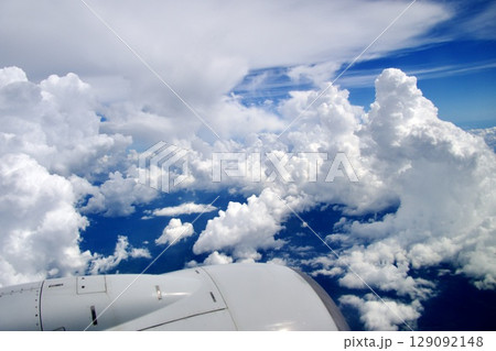 飛行機から見た雲 飛行機から見た雲 129092148