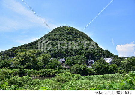 大磯・高麗山と花水川 129094639