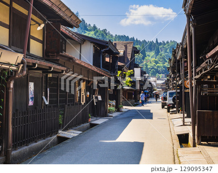 夏の飛騨高山　古い町並 129095347