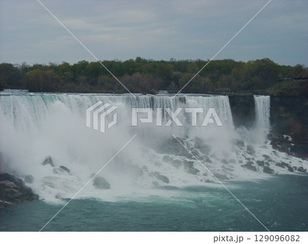 ナイアガラの滝（アメリカ滝） 129096082