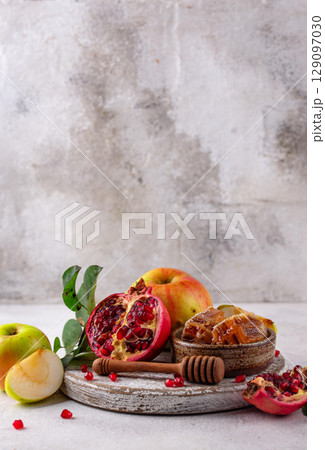 Rosh Hashana concept with honey, apple and pomegranate Rosh Hashana concept with honey, apple and pomegranate 129097030