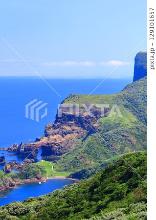 【島根県】赤尾展望所から見た国賀海岸（隠岐の島　西ノ島） 129101657