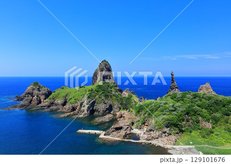 【島根県】快晴の国賀海岸の国賀浜(隠岐の島 西ノ島) 【島根県】快晴の国賀海岸の国賀浜(隠岐の島 西ノ島) 129101676