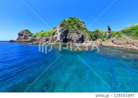 【島根県】快晴の国賀海岸の国賀浜(隠岐の島 西ノ島) 【島根県】快晴の国賀海岸の国賀浜(隠岐の島 西ノ島) 129101695