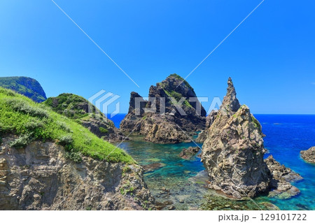 【島根県】快晴の国賀海岸の天上界(隠岐の島 西ノ島) 【島根県】快晴の国賀海岸の天上界(隠岐の島 西ノ島) 129101722