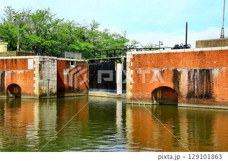 今でも現役で稼働する大正期に造られた貴重な土木遺産… 『横利根閘門』 今でも現役で稼働する大正期に造られた貴重な土木遺産… 『横利根閘門』 129101863