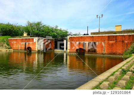 今でも現役で稼働する大正期に造られた貴重な土木遺産… 『横利根閘門』 今でも現役で稼働する大正期に造られた貴重な土木遺産… 『横利根閘門』 129101864