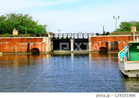今でも現役で稼働する大正期に造られた貴重な土木遺産… 『横利根閘門』 129101866