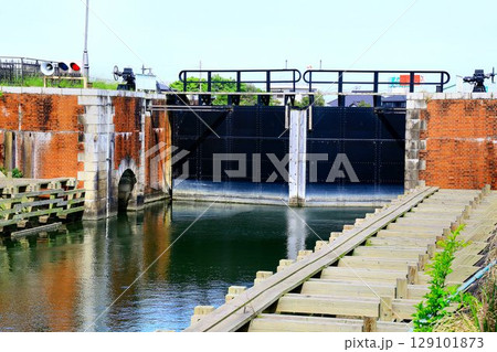 今でも現役で稼働する大正期に造られた貴重な土木遺産… 『横利根閘門』 129101873