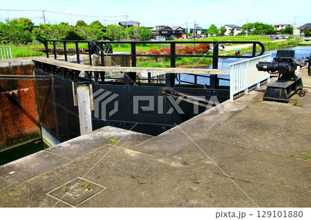 今でも現役で稼働する大正期に造られた貴重な土木遺産… 『横利根閘門』 今でも現役で稼働する大正期に造られた貴重な土木遺産… 『横利根閘門』 129101880