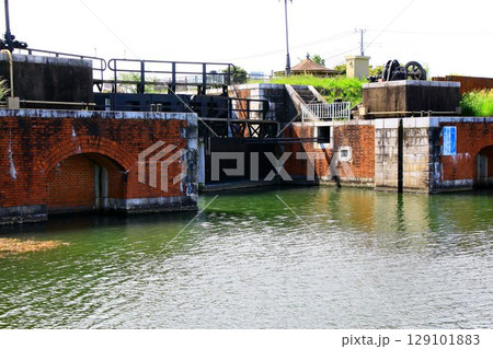今でも現役で稼働する大正期に造られた貴重な土木遺産… 『横利根閘門』 129101883