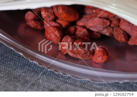 パックに入ったクコの身 129102754