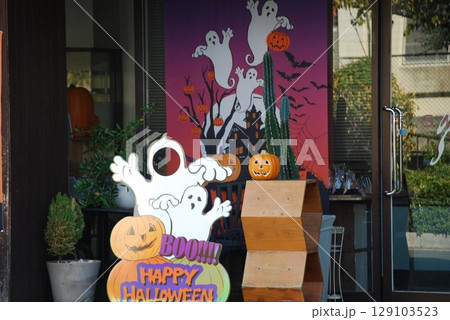 店頭のバレンタイン飾り 店頭のバレンタイン飾り 129103523