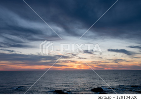美しい夕暮れの海 美しい夕暮れの海 129104020