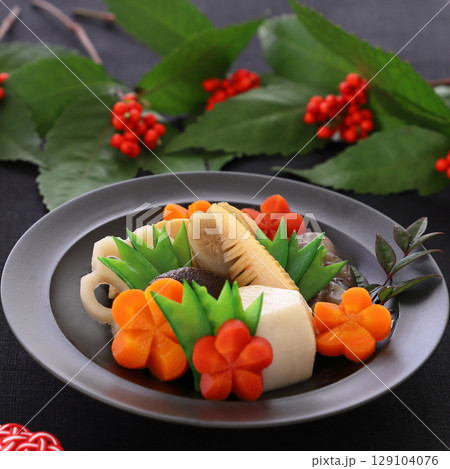 おせち料理 お煮しめ 炊き合わせ おせち料理 お煮しめ 炊き合わせ 129104076