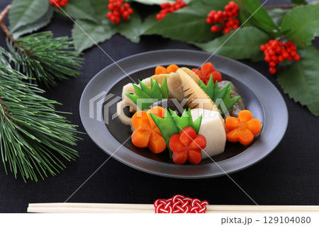 おせち料理　お煮しめ　炊き合わせ 129104080