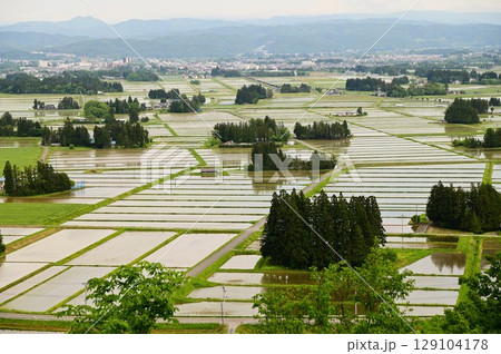 円万寺観音山から見える居久根（いぐね）のある風景 129104178