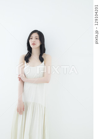 若い女性のビューティーイメージ  129104201