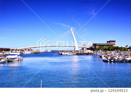 青空 青い空 ブルースカイ 129104815