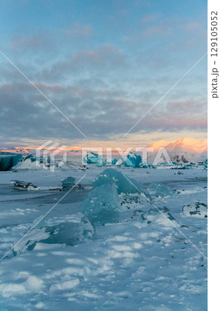 Early morning over Jokulsarlon Glacier lagoon 129105052