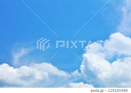 夏の青空と雲 夏の青空と雲 129105490