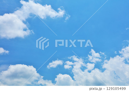 夏の青空と雲 夏の青空と雲 129105499